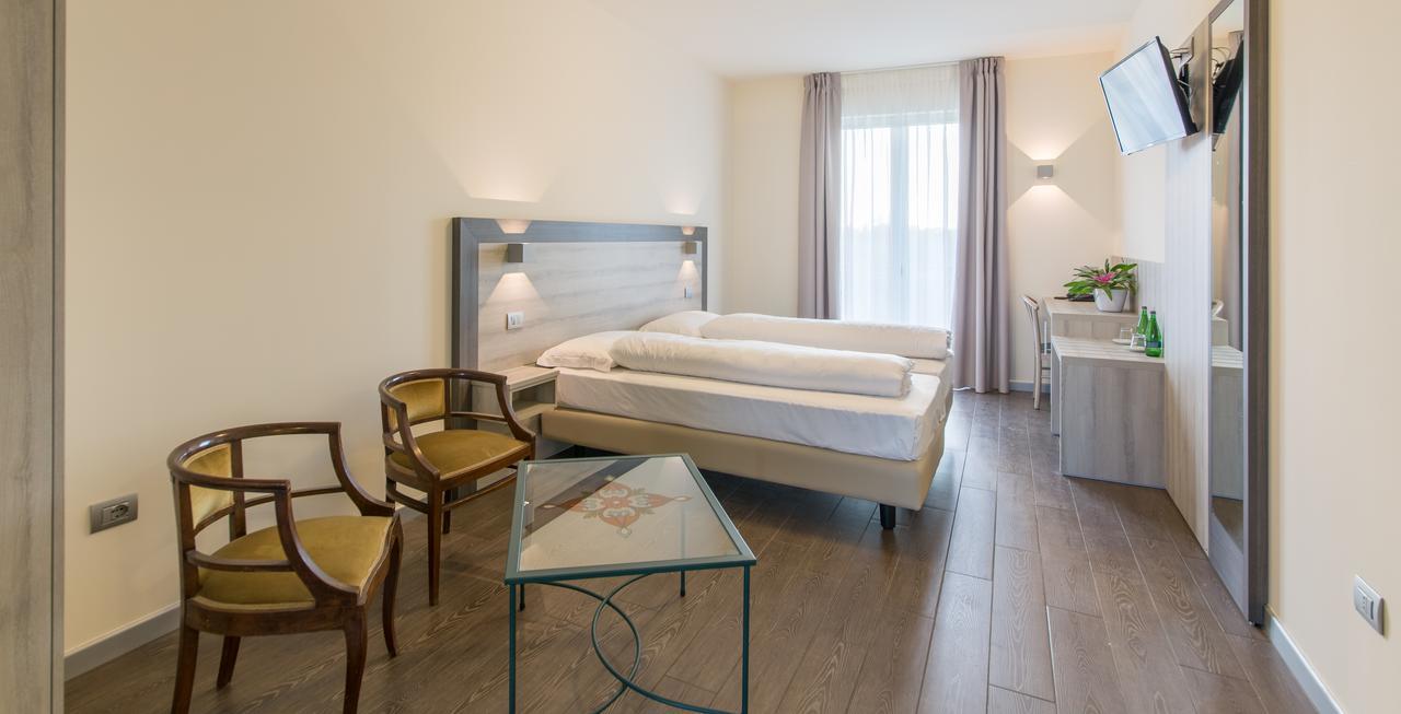 Hotel Panineria Colombera Rossa Μπρέσια Εξωτερικό φωτογραφία